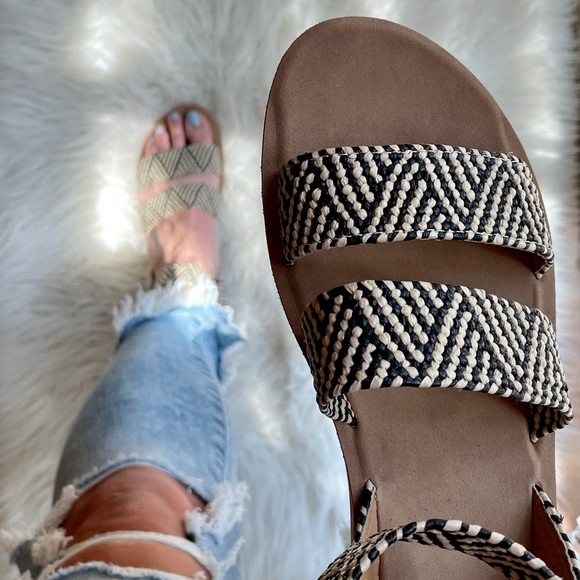 Aztec Tribal Woven Ankle Strap Sandals - Picture 4 of 16